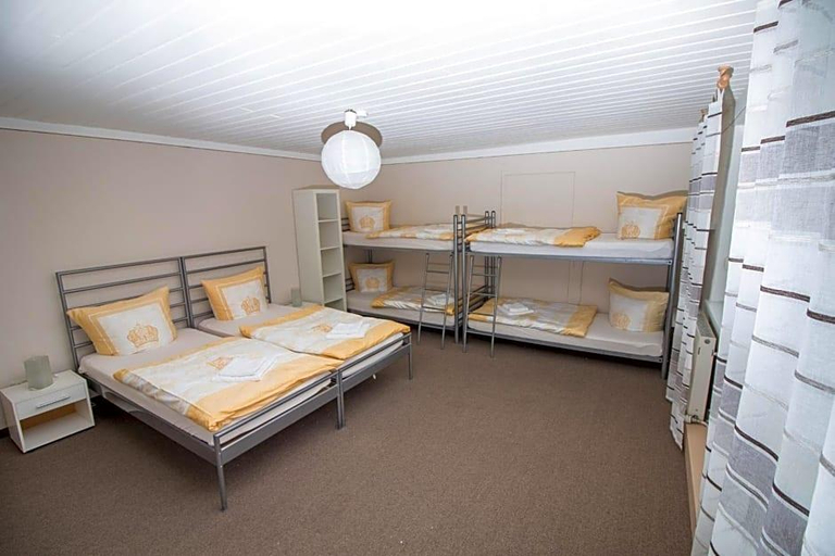 Bedroom 4, Hotel Garni Krone, Neu-Ulm