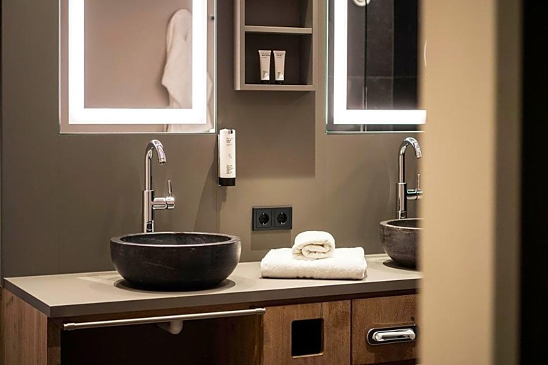 Room 2, Alpine Spa Resort Viktoria, Bolzano