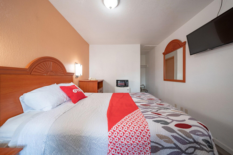 Room 3, Budget Inn Madras By Oyo, Jefferson