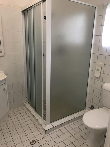 Bathroom 3, Tramway Motel, Sarina