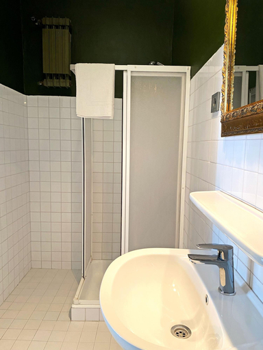 Bathroom 5, Petek Pansiyon, Kadıköy
