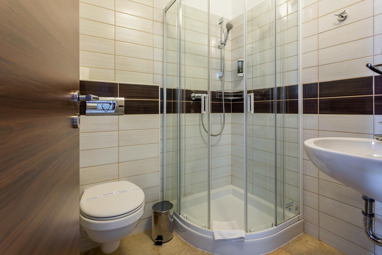 Bathroom 4, Sasto Hotel, Gyöngyös