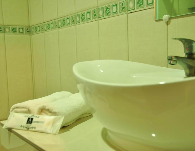 Bathroom 3, A Hotel Baguio, Baguio City
