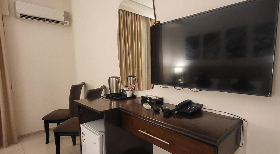Bedroom 3, Jordan View Hotel, Wadi Essier
