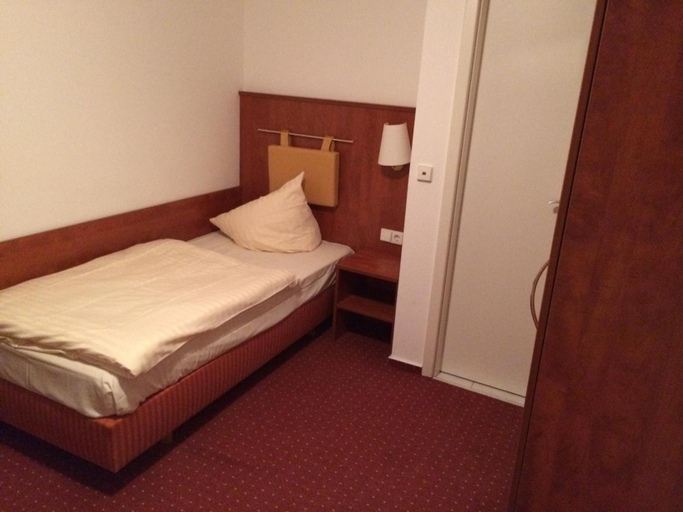 Bedroom 3, Hotel -restaurant Taormina, Enzkreis