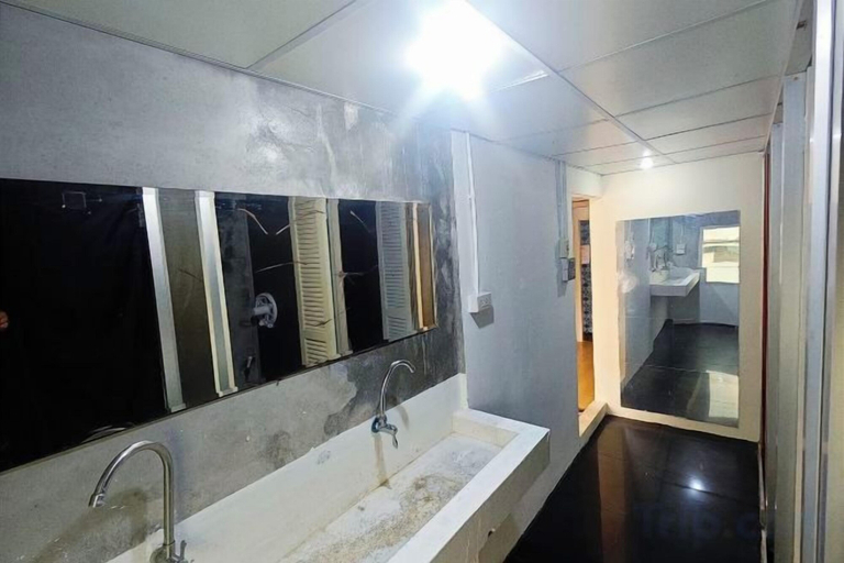 Bathroom 3, Panda Lodge Home Stay, Phra Nakhon