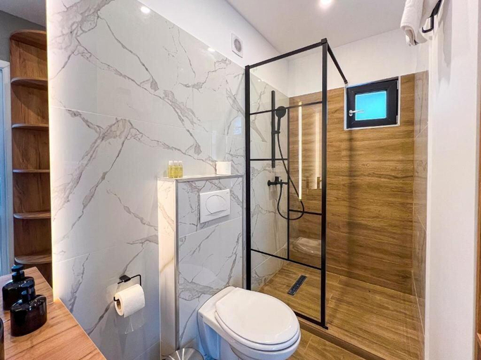 Bathroom 4, Moon Village Comarnic, Comarnic