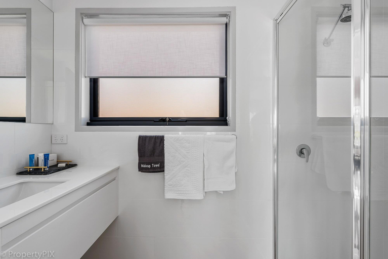 Bathroom 3, Harrison Grove, Sorell