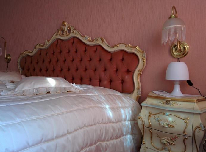 Bedroom 2, Hotel Croix D Or Et Poste Historisches Hotel, Goms