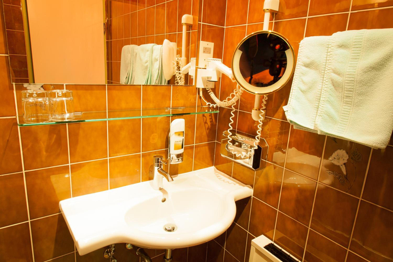 Bathroom 3, Turmhof Breitenbrunn, Eisenstadt Umgebung