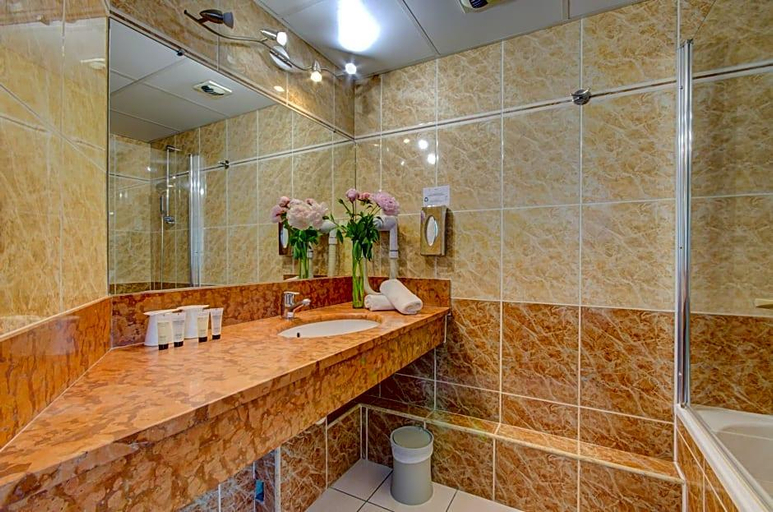 Bathroom 4, Eurotel Parc Expo Airport Montpellier, Hérault
