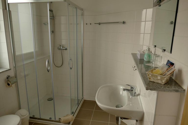 Bathroom 5, Seehotel Bad Kleinen, Nordwestmecklenburg