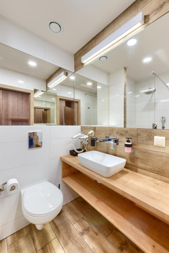 Bathroom 1, Hotel Wena, Trzebnica
