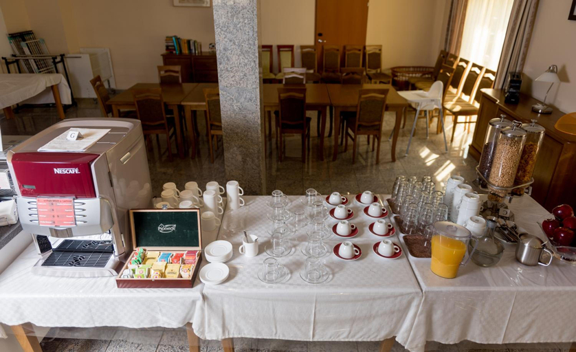 Food & Drinks