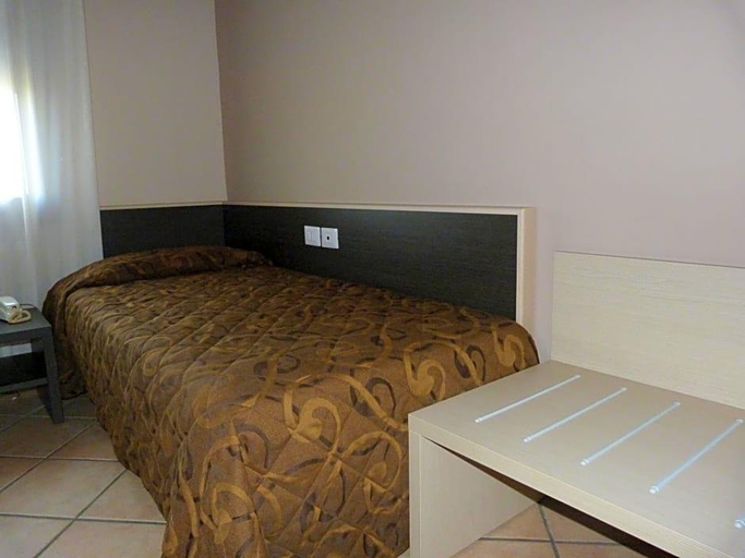Bedroom 1, Hotel Eden, Modena
