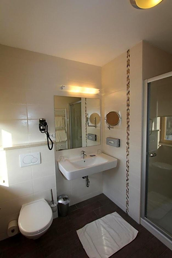 Room 5, Landgasthof Apfelbeck, Dingolfing-Landau