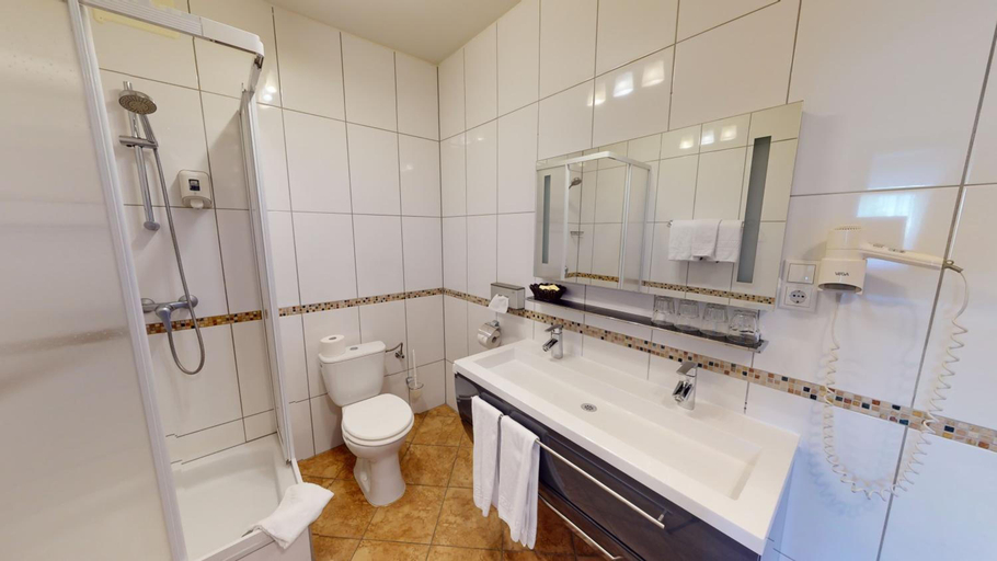 Bathroom 3, Hotel San Marco, Deutschlandsberg