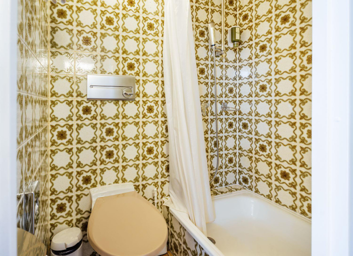 Bathroom 4, Hotel Restaurant Bellevue, Imboden