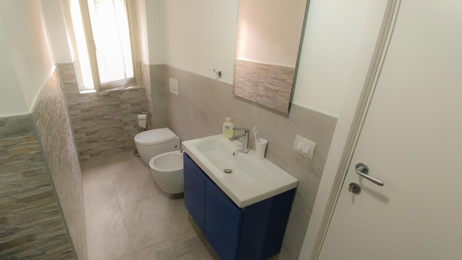 Bathroom 3, Casa Roncalli, Perugia