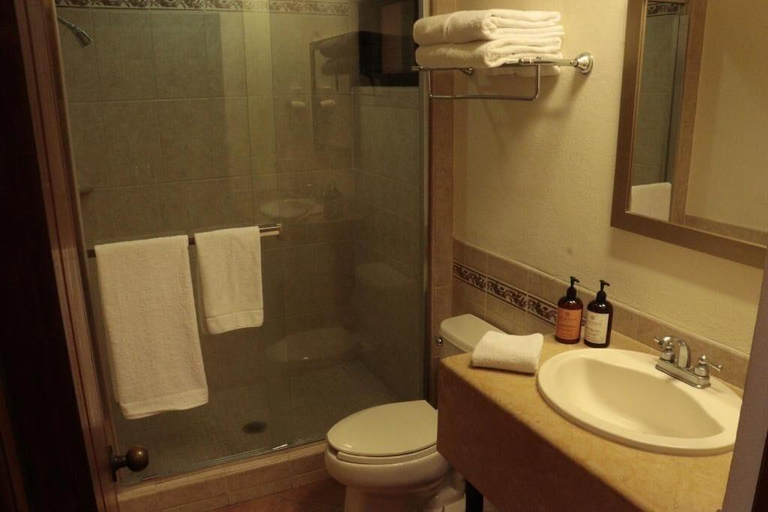 Bathroom 3, Hotel Colli, La Paz