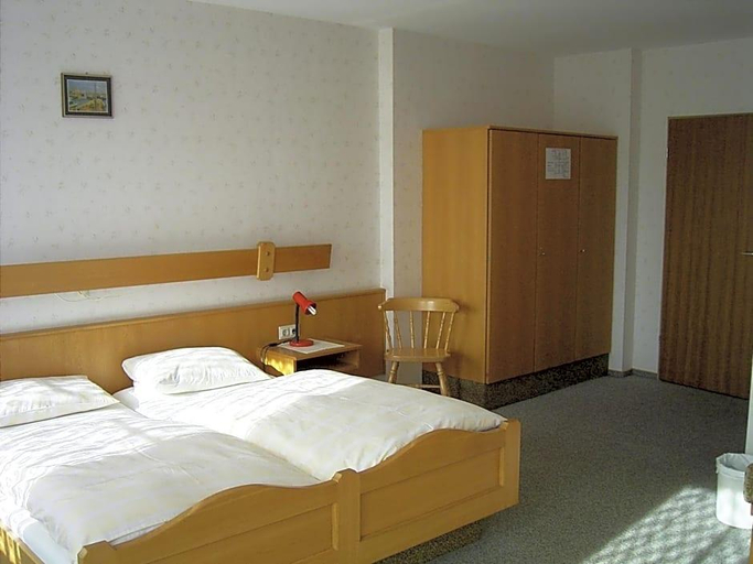 Bedroom 2, Hotel Sonnenhof, Günzburg