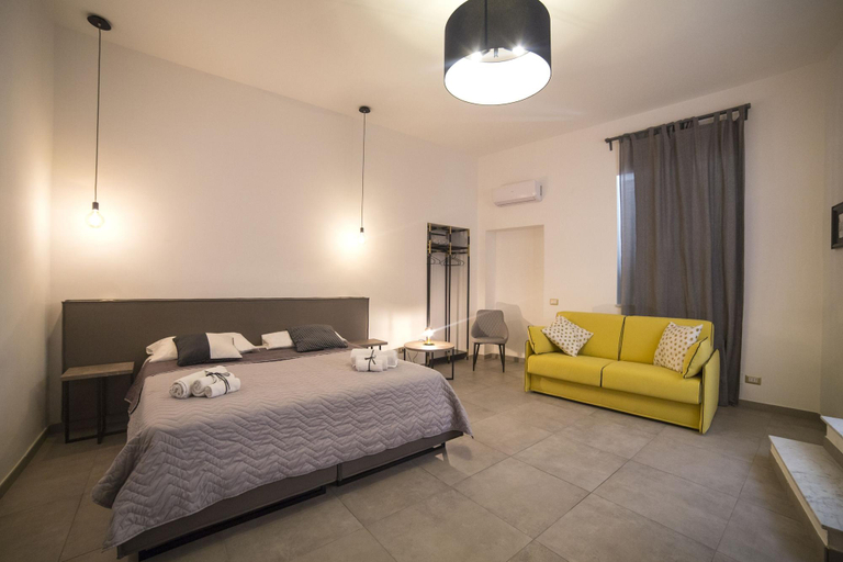 Bedroom 4, Plebiscitum 2.0, Napoli