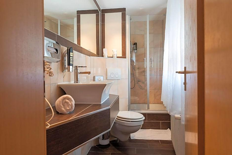 Room 4, Hotel Central, Main-Tauber-Kreis
