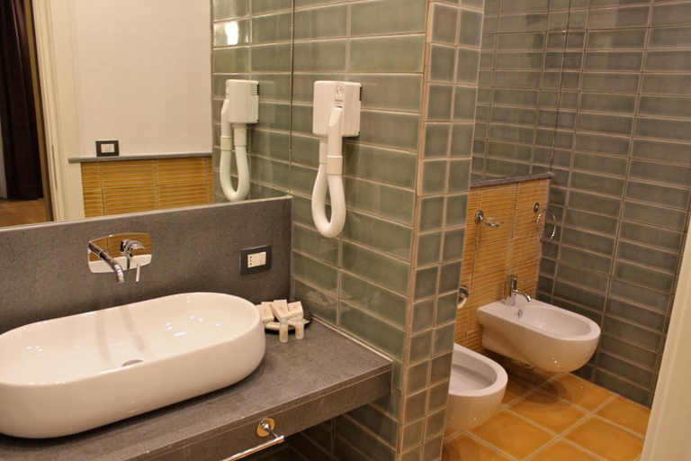 Bathroom 1, Hotel Villa La Colombaia, Napoli