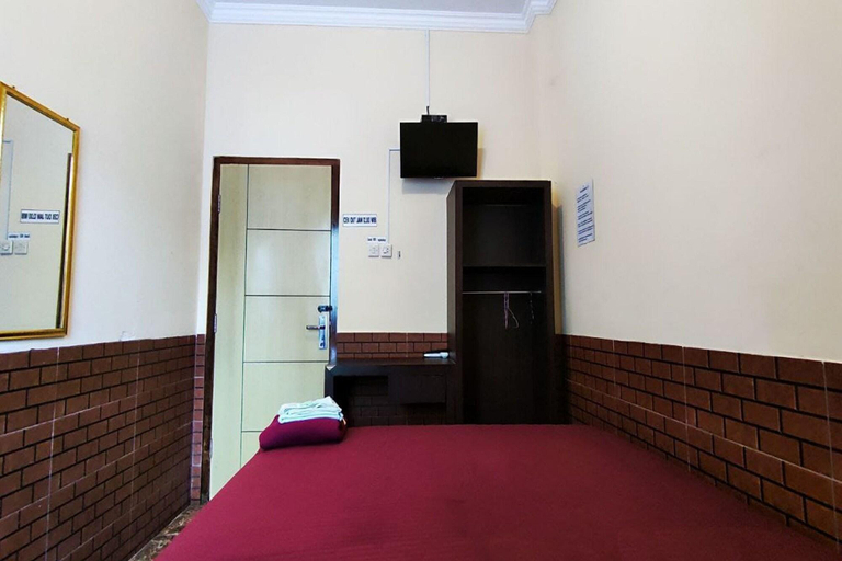 Room 2, Oyo 93749 Aksana Homestay Syariah, Banyumas