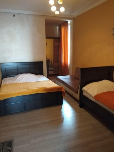 Bedroom 2, Khvamli 2002, Lentekhi