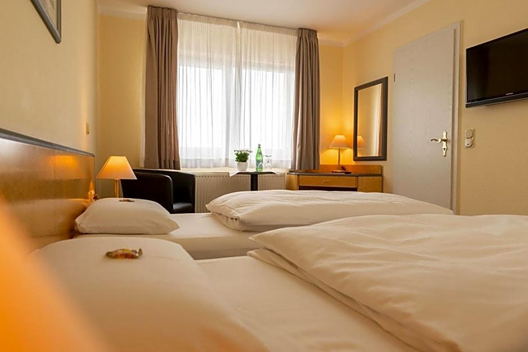 Room 2, Hotel Waghv Useler Hof Gmbh, Karlsruhe