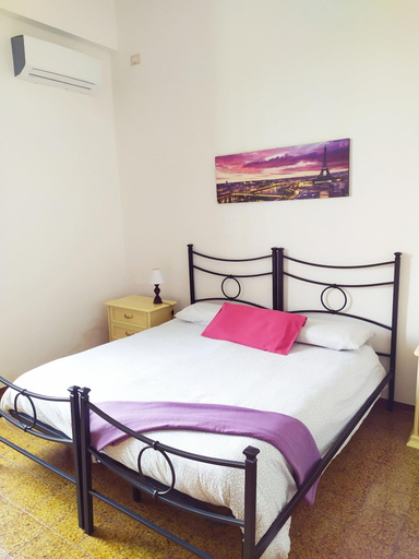 Bedroom 2, Vailletta Fiorita, Rome