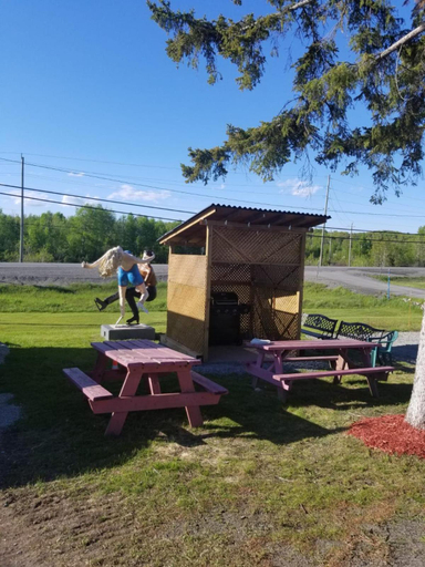 Others 5, Norvic Motel, Greater Sudbury