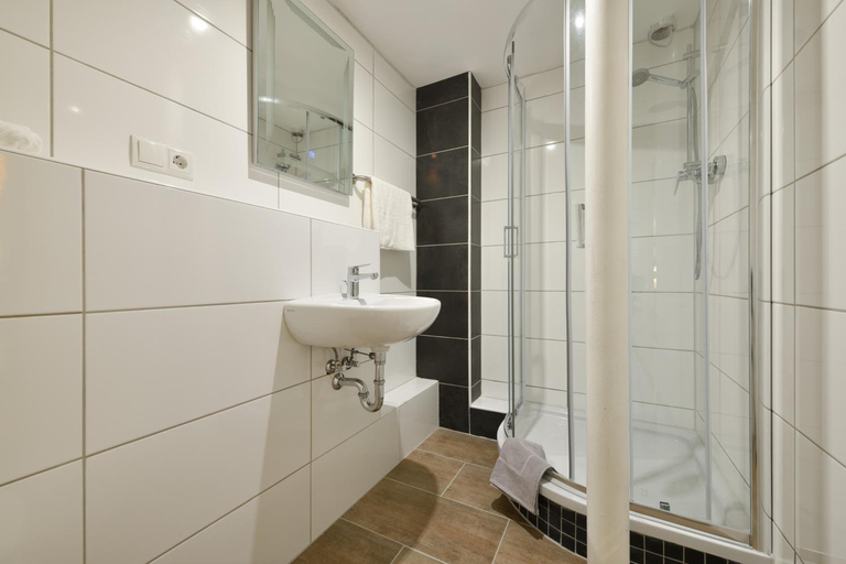 Bathroom 3, Ford Apartment, Bremen