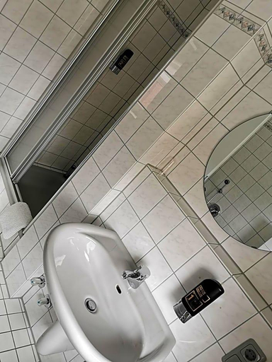 Bathroom 5, Hotel Kaiserhof, Heidekreis