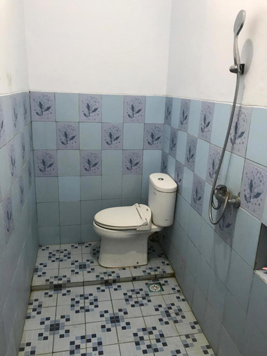 Bathroom, RedDoorz near Pantai Barat Pangandaran 2, Pangandaran