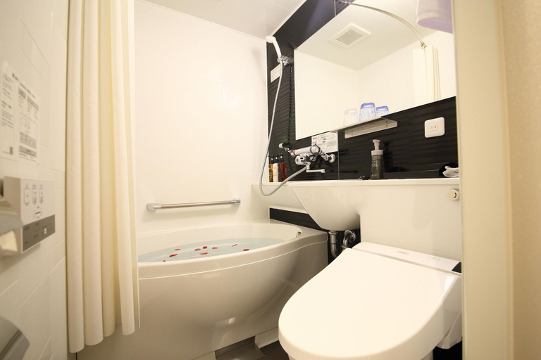 Bathroom 4, Dynasty Hotel & Resort Osaka, Osaka