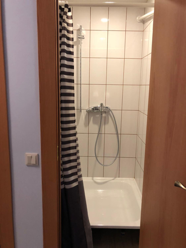 Bathroom 3, Rock N Hostel, Vilniaus