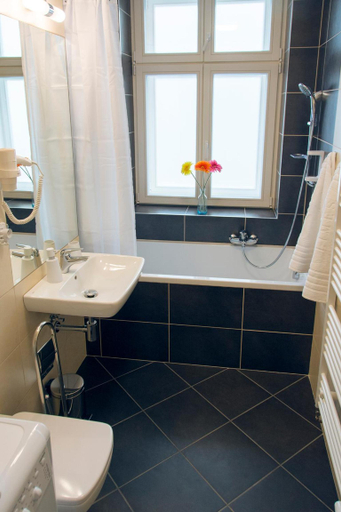 Bathroom 5, Limes Apartments, Praha 8