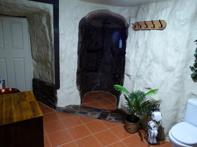 Bathroom 3, Di's Dugouts, Coober Pedy