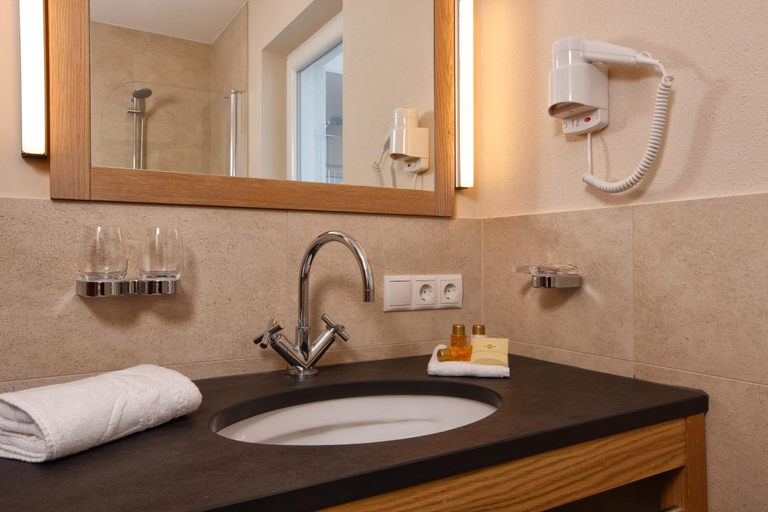 Bathroom 3, Hotel Enzian Apartmenthotel Johannes, Imst
