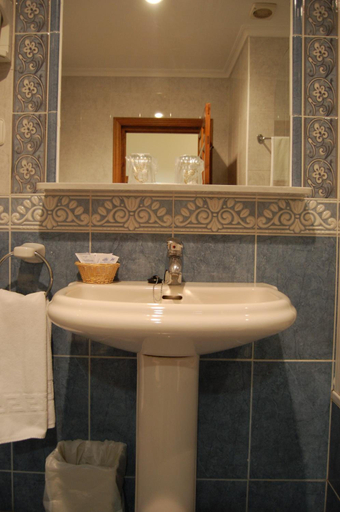 Bathroom 4, Hospederia Del Real Monasterio, Cáceres
