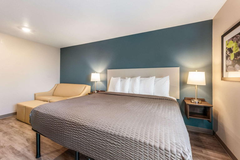 Bedroom 3, WoodSpring Suites Linden, Union