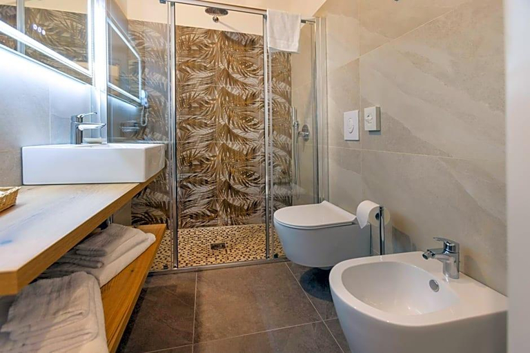 Bathroom 5, Hotel Rabay, Verona