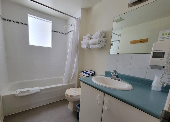 Bathroom 3, Mountain Springs Motel, East Kootenay