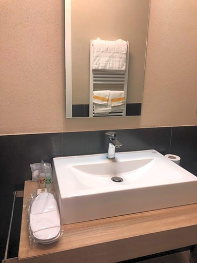 Bathroom 5, Albergo Tre Pozzi, Parma