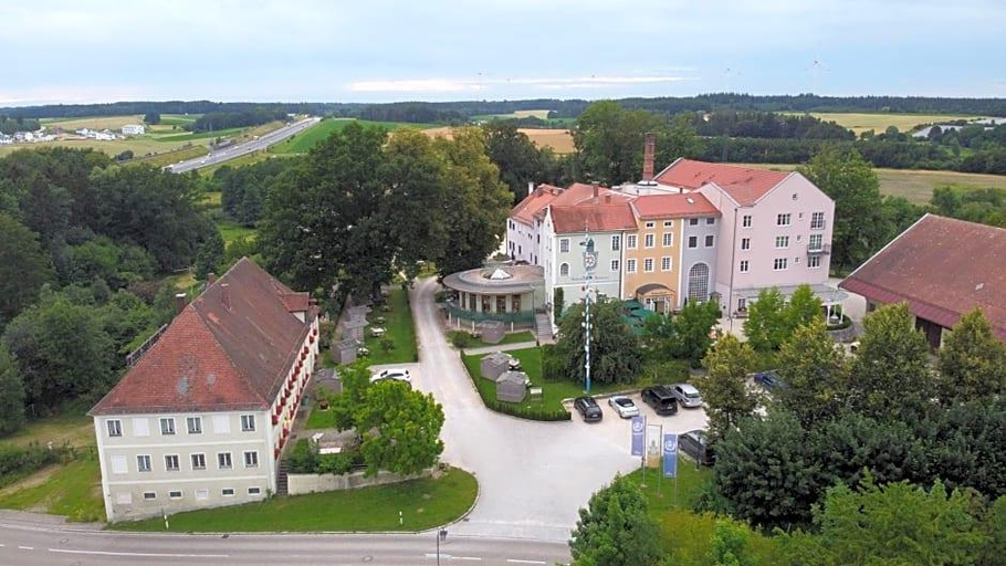 General view 2, Gutshotel Odelzhausen, Dachau