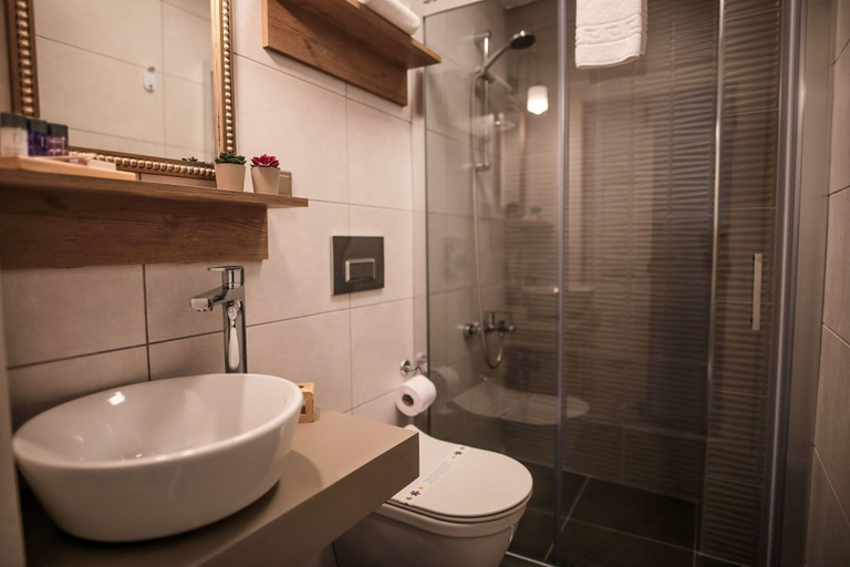 Bathroom 5, Ayvalık Palacitta Guesthouse, Ayvalık
