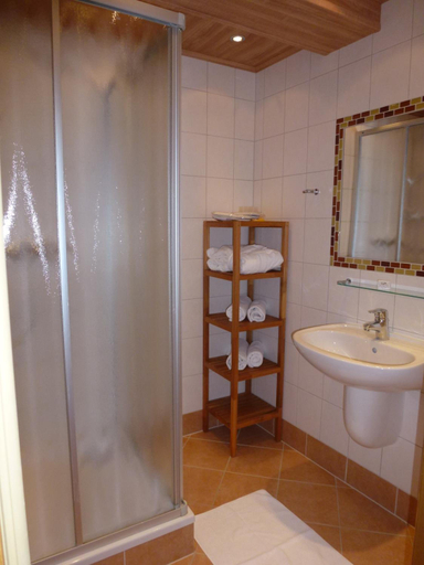 Bathroom 4, Hotel Garni Landhaus Trenkenbach, Liezen