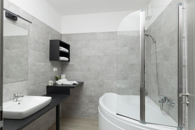 Bathroom 3, Párizs Garden Apartments, Debrecen